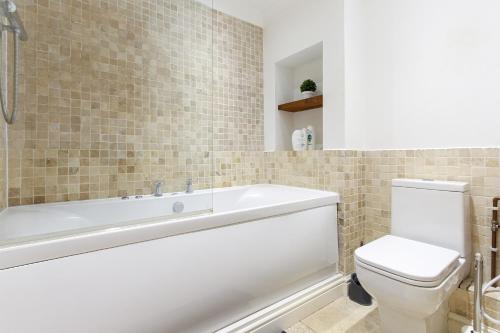 Elegant 2bd Flat in Brighton Marina - Free Parking photo 17