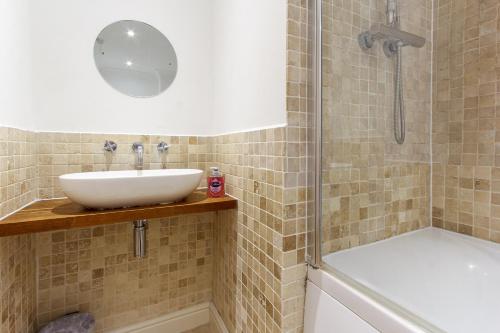 Elegant 2bd Flat in Brighton Marina - Free Parking photo 27