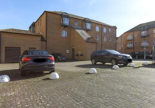 Elegant 2bd Flat in Brighton Marina - Free Parking photo 28