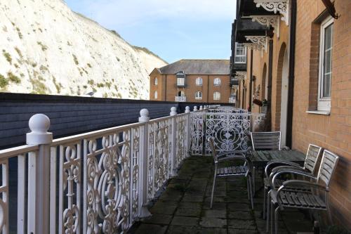 Elegant 2bd Flat in Brighton Marina - Free Parking photo 29