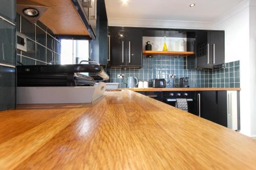 Elegant 2bd Flat in Brighton Marina - Free Parking photo 35