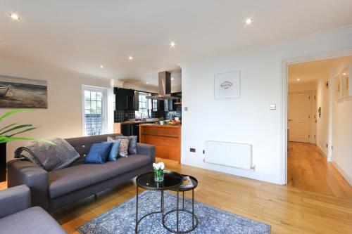Elegant 2bd Flat in Brighton Marina - Free Parking photo 36