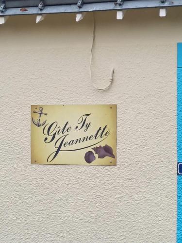 Sijil, anugerah, tanda atau dokumen lain yang dipamerkan di ty jeanette