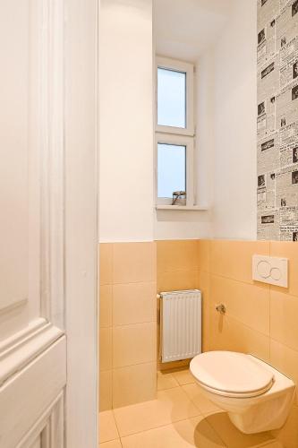 a bathroom with a toilet and a window at 6 rooms in Vienna