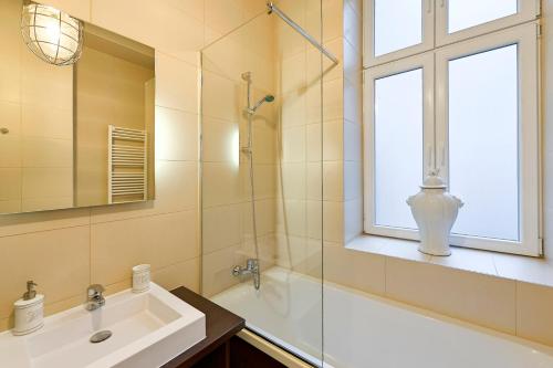 a bathroom with a sink and a tub and a window at 6 rooms in Vienna
