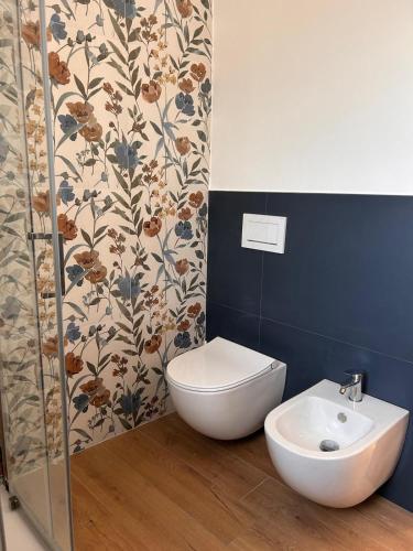 a bathroom with a toilet and a sink at Casa Matilde in Sanremo