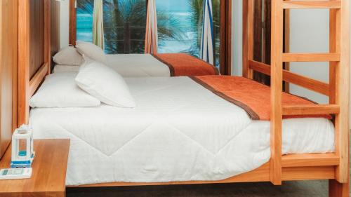 Postel nebo postele na pokoji v ubytování Mi Playa Galapagos Beachfront Apartments