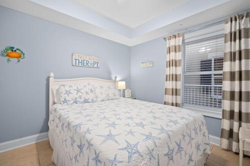 a bedroom with a bed and a window at Tybee Turtle Time Condo in Tybee Island
