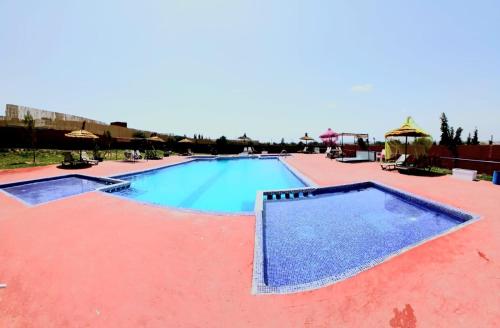 Bazén v ubytování Espace happy village settat nebo v jeho okolí