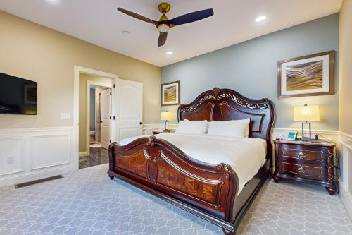 a bedroom with a large bed and a ceiling fan at Single Bedroom - Victory Residence in Holyoke