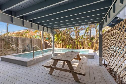 Gallery image of 118 E Whiting St B Side in South Padre Island