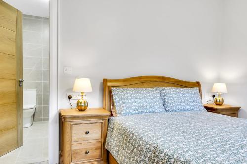 a bedroom with a bed and two lamps on night stands at BayView Luxury 3 Bedroom Apartment First Floor in Downings