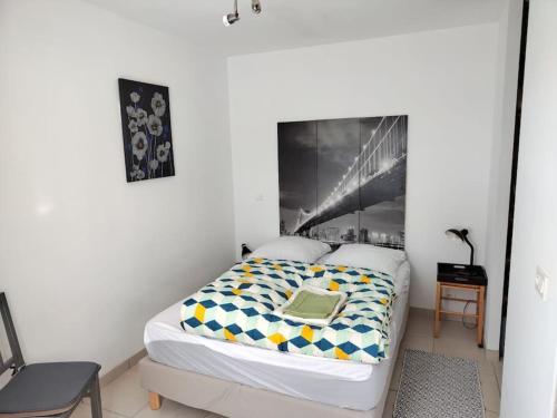 Ένα ή περισσότερα κρεβάτια σε δωμάτιο στο Maison Flottaise chaleureuse