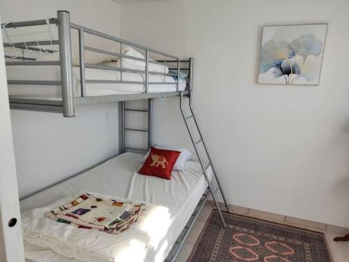 Ένα ή περισσότερα κρεβάτια σε δωμάτιο στο Maison Flottaise chaleureuse
