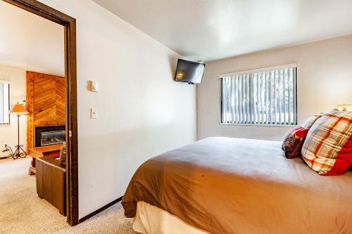 Ένα ή περισσότερα κρεβάτια σε δωμάτιο στο Red Pine Condominiums by All Seasons Resort Lodging
