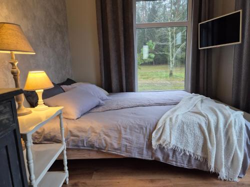 Кровать или кровати в номере Mellene 1 bedroom house in nature & hot tube