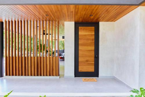 a door in a house with a wooden fence at Casa Diwo in Puerto Viejo