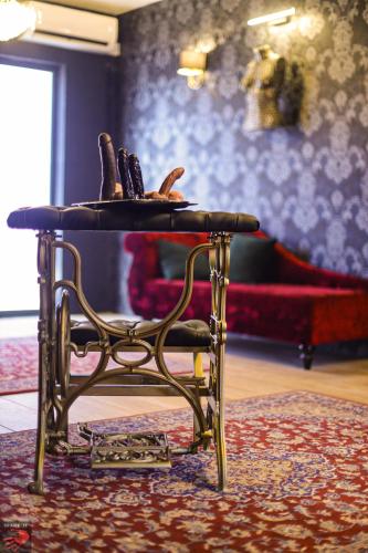 a chair with a table on top of it at Spank IT in Tondela