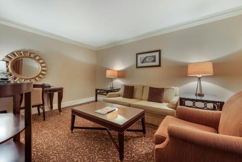 Posezení v ubytování Omni William Penn Hotel