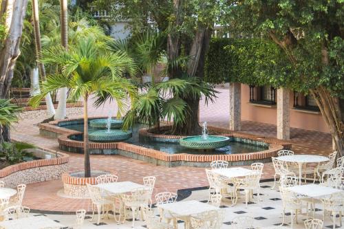 a courtyard with tables and chairs and a fountain at Hotel Caribe by Faranda Grand, a member of Radisson Individuals in Cartagena de Indias