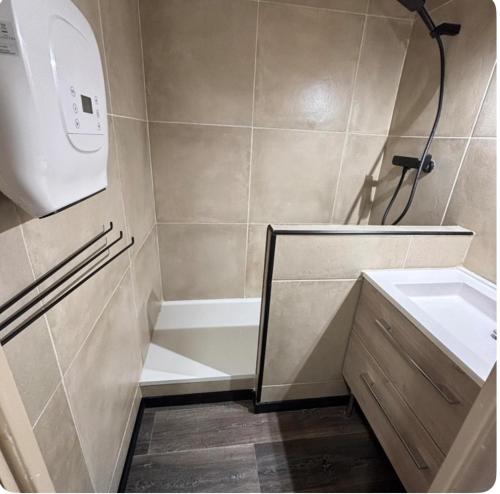Bilik mandi di Studio confortable et chaleureux, vue magnifique