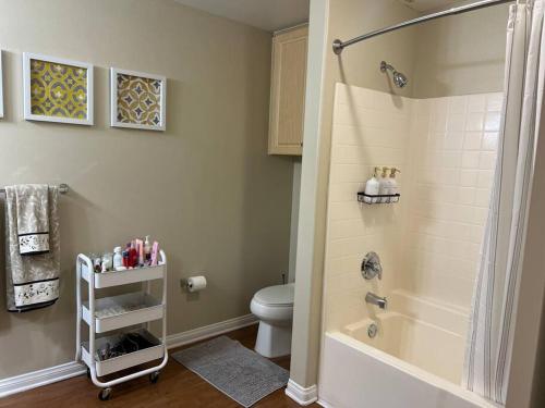 a bathroom with a shower and a toilet and a sink at Spacious 1bdrm apartment 10 mins to Cedars-Sinai by car FREE Parking, King bed in Los Angeles