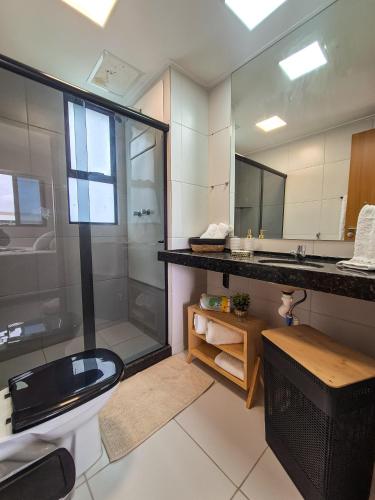 a bathroom with a shower and a toilet and a sink at MAKIA BEACH EXPERIENCE I Um lar no litoral in Ipojuca