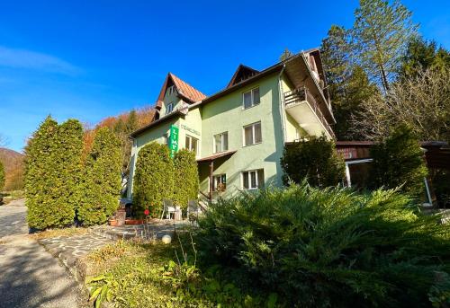 Το κτήριο όπου στεγάζεται  ο ξενώνας