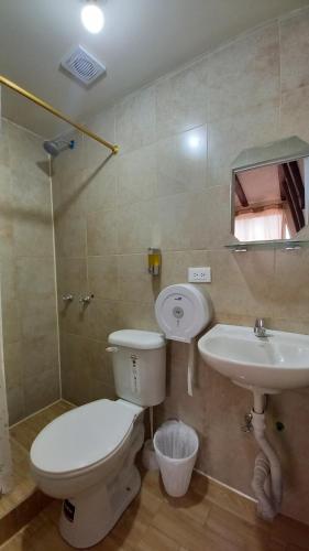 Koupelna v ubytování MANDALA HOSTAL CUENCA