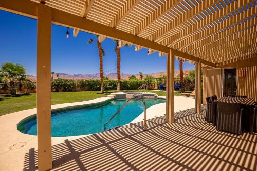 360 Mountain Views, Pool and Spa by MariamsBnbの敷地内または近くにあるプール