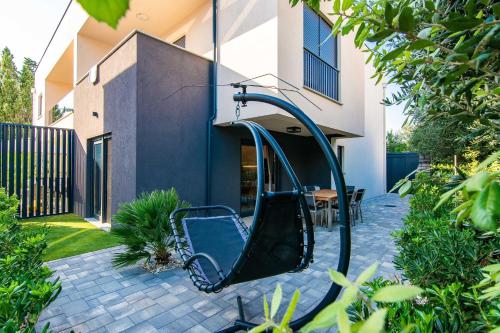 Apartments with a parking space Vir - 23627