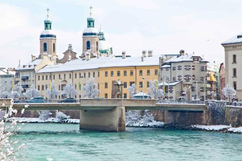 Výhled na řeku, která protéká v blízkosti apartmánu