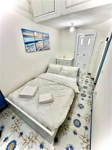 a small bedroom with a bed with towels on it at Onda Marina in Naples