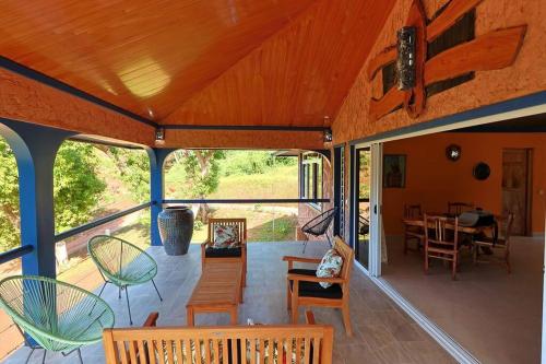 a view of a porch with chairs and a table at Potter House TSUKAMOTO Vue sur Baie de Maroe in HUH