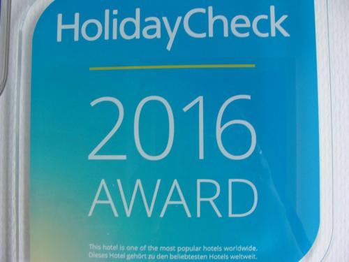 a sign that reads holiday check award at Drei Tannen in Bodenmais