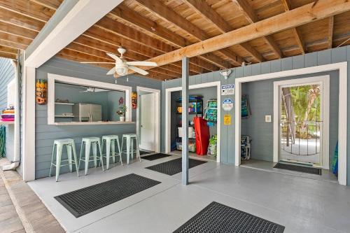 Gambar di galeri bagi Family Paradise with Pool in Crystal Beach di Palm Harbor