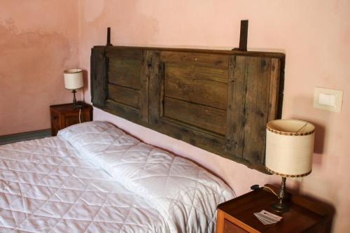 Cama o camas de una habitación en Residenza Fra Le Torri - Charme & Art Gallery Home