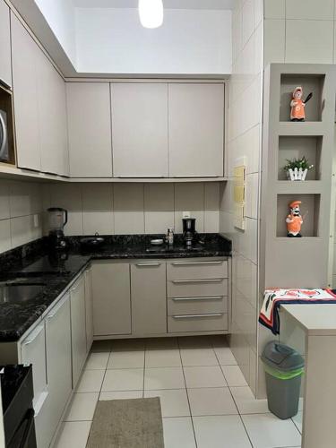 Kuchyň nebo kuchyňský kout v ubytování Apartamento em Manaus
