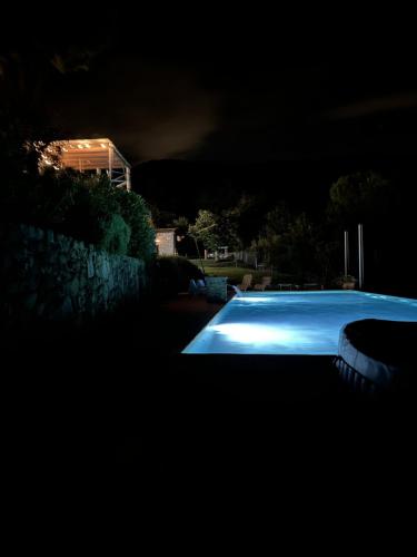 Bazén v ubytování Metato con piscina e giardino nebo v jeho okolí