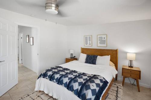 Gallery image of 15 min to JT Park Hot Tub Cute Design Full Kitchen in Yucca Valley