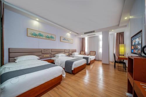 Postel nebo postele na pokoji v ubytování Iron Travel Hotel