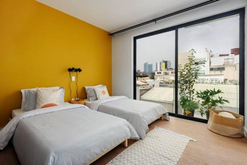 Katil atau katil-katil dalam bilik di ALOHA Amazing 2BR Condo with Private Terrace