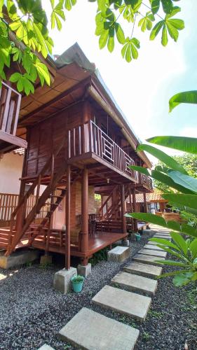 Bangunan di mana terletaknya rumah tamu ini