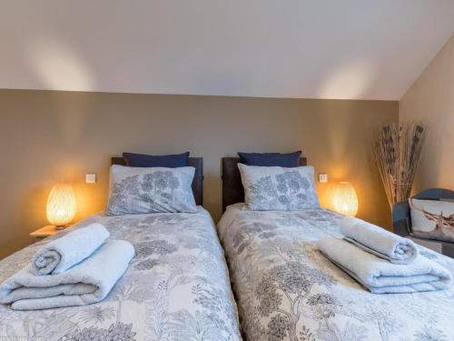 Кровать или кровати в номере Chambre spacieuse avec sauna et vélos électriques à Vyans-le-Val - FR-1-583-264