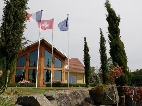 Сад в Chambre spacieuse avec sauna et vélos électriques à Vyans-le-Val - FR-1-583-264