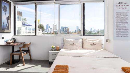 Sky hotel - Rooms & Free laundry - 50m to Royal Palace