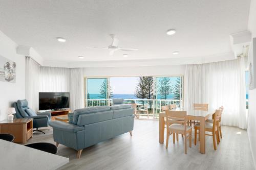 Televiisor ja/või meelelahutuskeskus majutusasutuses Alex Seaside Resort