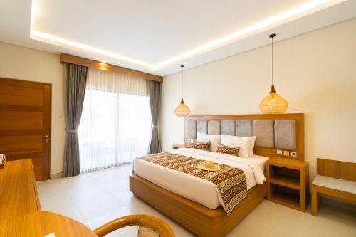 Ένα ή περισσότερα κρεβάτια σε δωμάτιο στο Casa Wina Kuta Managed by ARM Hospitality