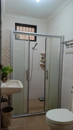 Ένα μπάνιο στο D'Pari Homestay Magelang