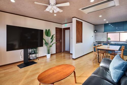 Μια τηλεόραση ή/και κέντρο ψυχαγωγίας στο Futaba House